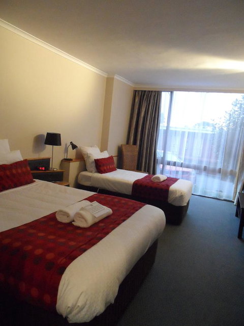 Commodore Regent - Go Out 22