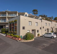 Bay View Villas - Pubs and Clubs