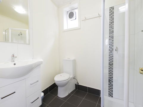 Graham Apartments - Pubs and Clubs 10