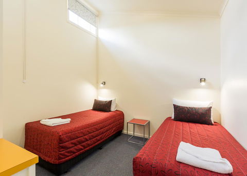 Graham Apartments - Pubs and Clubs 7