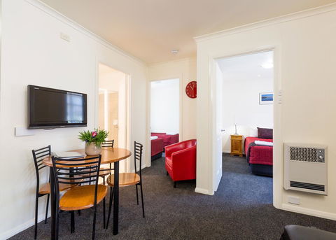 Graham Apartments - Pubs and Clubs 3
