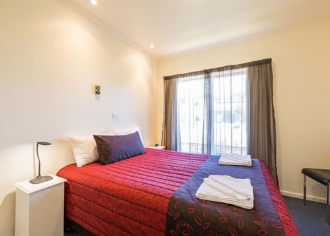 Graham Apartments - Pubs and Clubs 6