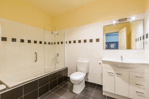 Graham Apartments - Pubs and Clubs 36