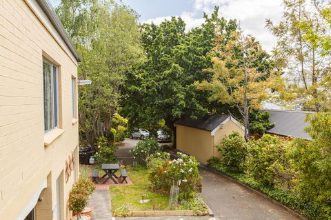 Graham Apartments - Pubs and Clubs 5