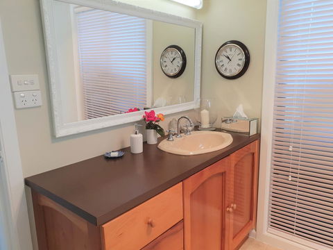 Garden By The Beach - Gateway To The East Coast, Close To Airport - Pubs and Clubs 6