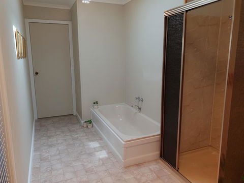 Garden By The Beach - Gateway To The East Coast, Close To Airport - Pubs and Clubs 12