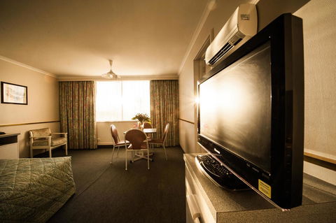 Parklane Motel - Pubs and Clubs 19