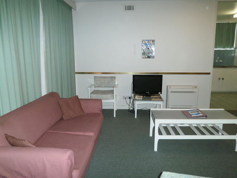 Parklane Motel - Pubs and Clubs 32