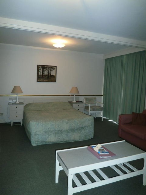 Parklane Motel - Pubs and Clubs 31