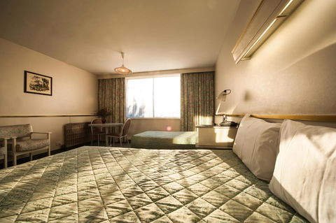 Parklane Motel - Pubs and Clubs 15
