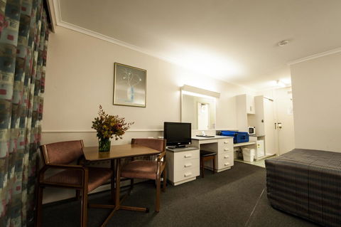 Parklane Motel - Pubs and Clubs 16