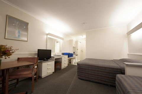 Parklane Motel - Pubs and Clubs 10