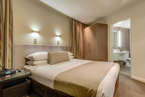 Mantra Collins Hotel - Pubs and Clubs 31