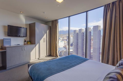 Mantra Collins Hotel - Pubs and Clubs 14