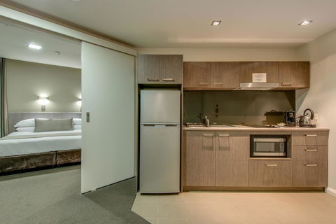 Mantra Collins Hotel - Pubs and Clubs 24