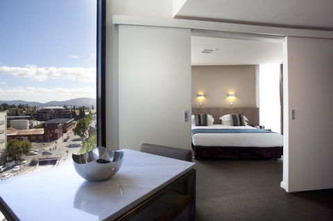 Mantra Collins Hotel - Pubs and Clubs 35