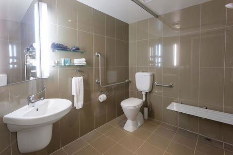 Mantra Collins Hotel - Pubs and Clubs 19