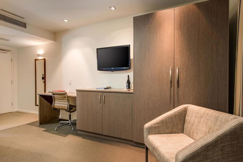 Mantra Collins Hotel - Pubs and Clubs 42