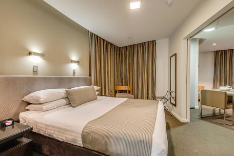 Mantra Collins Hotel - Pubs and Clubs 15