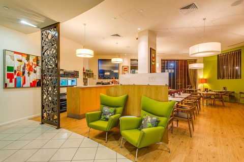 Mantra Collins Hotel - Pubs and Clubs 10