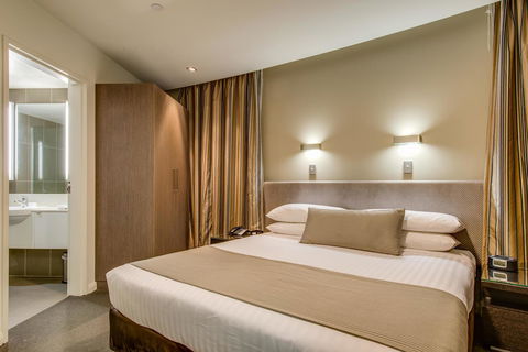 Mantra Collins Hotel - Pubs and Clubs 16