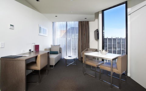 Mantra Collins Hotel - Pubs and Clubs 26