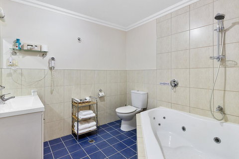 Oyster Cove Chalet - Go Out 12