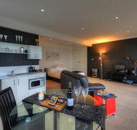Sheer Pleasure Accommodation - Pubs and Clubs