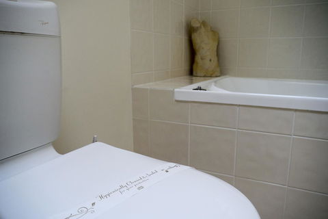 Aldermere Estate Luxury Apartments - Pubs and Clubs 21