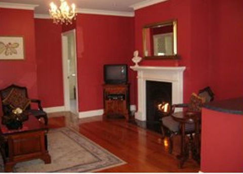 Aldermere Estate Luxury Apartments - Pubs and Clubs 4