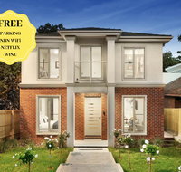 NEW Inner Melb Luxury Modern Grand Holiday House - Great Location Wifi Parking - Go Out