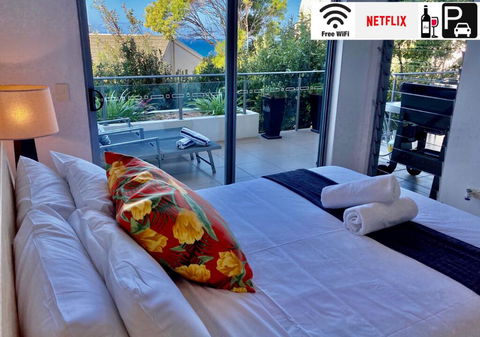 NEW Sunshine Beach Family Escape 3 Bedroom With Free Wifi And Parking - Pubs and Clubs 0