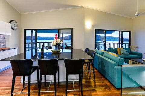 NEWLY BEAUTFULLY RENOVATED 16 The Casuarina - 3 Bedroom House With 180 Degree Ocean Views - Pubs and Clubs 1