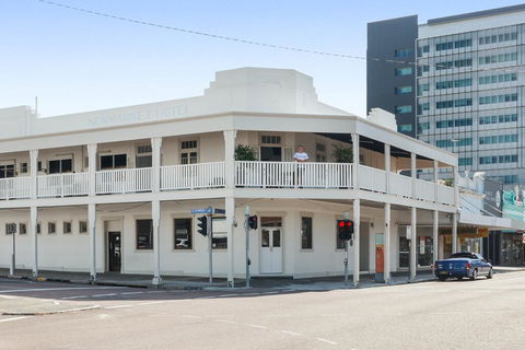Newmarket Hotel - Pubs and Clubs 2