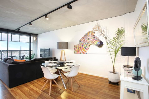 NGV Art Centre Retreat - StayCentral - Go Out 0