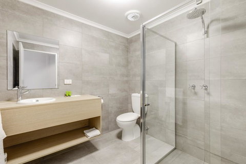 Nightcap At Findon Hotel - Go Out 3