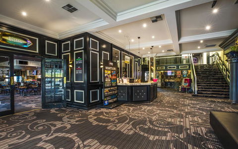 Nightcap At Skyways Hotel - Pubs and Clubs 1