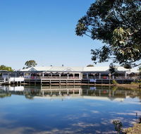 Nightcap at Waterfront Hotel - Pubs and Clubs