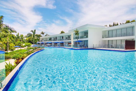 No 42 The Pool, Port Douglas - Pubs and Clubs 0