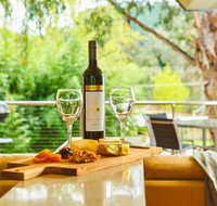 No.6 - Luxury Private Haven in the Heart of Bright - Pubs and Clubs