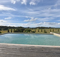 Noble Willow Estate Lovedale. Super Spacious with views and pool - Pubs and Clubs