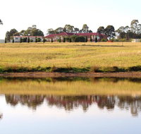 Noble Willow Studio Lovedale. Spacious with views and pool - Pubs and Clubs