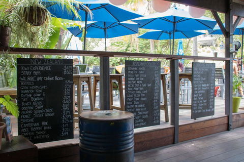 Nomads Noosa Backpackers - Pubs and Clubs 2
