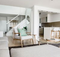 Noosa Crest Resort - Pubs and Clubs