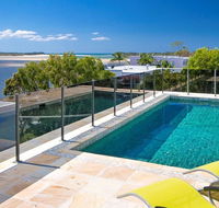 Noosa Dua 1 - Pubs and Clubs
