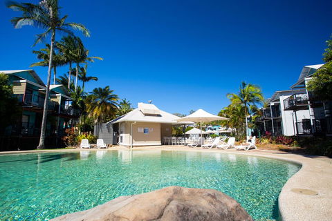 Noosa Lakes Resort - Pubs and Clubs 2