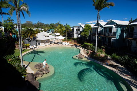 Noosa Lakes Resort - Pubs and Clubs 3