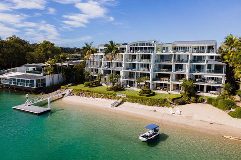Noosa Quays - Pubs and Clubs 1