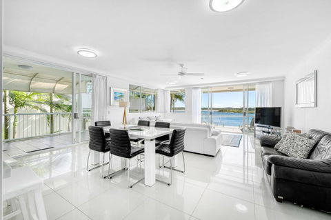 Noosa Quays - Pubs and Clubs 3