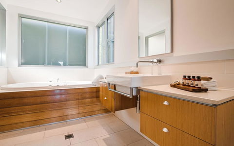 Noosa Residences - Pubs and Clubs 2